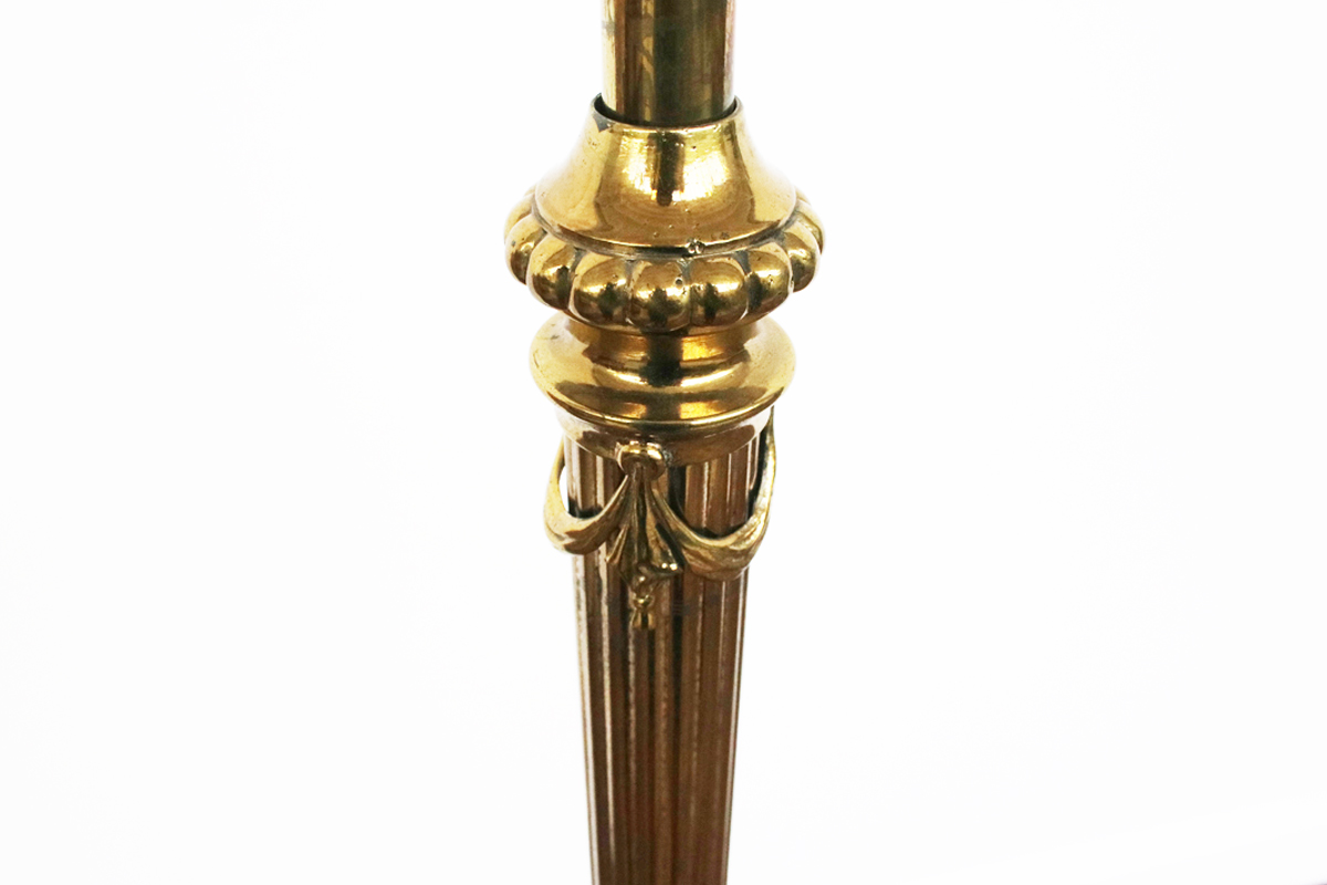 Antique Victorian brass telescopic standard lamp